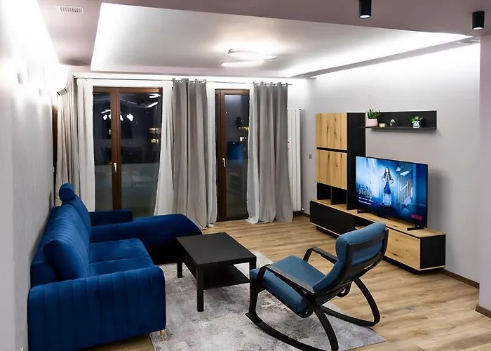 Very Spacious & Modern 3Bed Near Airport & Centre