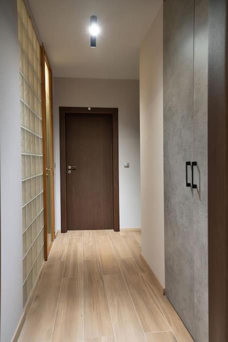 Very Spacious & Modern 3bed Near Airport & Centre Διαμέρισμα *