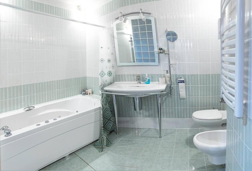 Very Spacious & Modern 3bed Near Airport & Centre Σόφια
