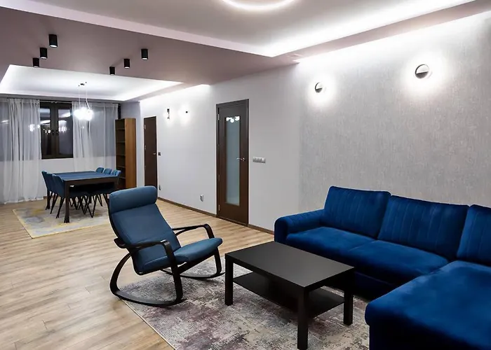 Very Spacious & Modern 3Bed Near Airport & Centre