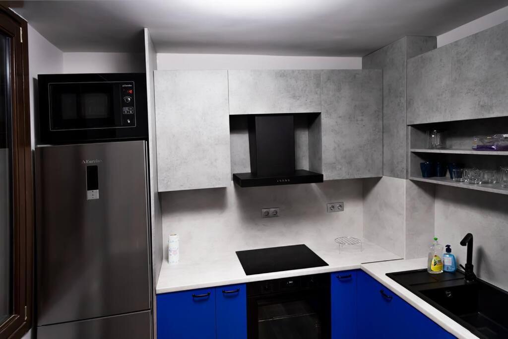 Very Spacious & Modern 3bed Near Airport & Centre Apartment