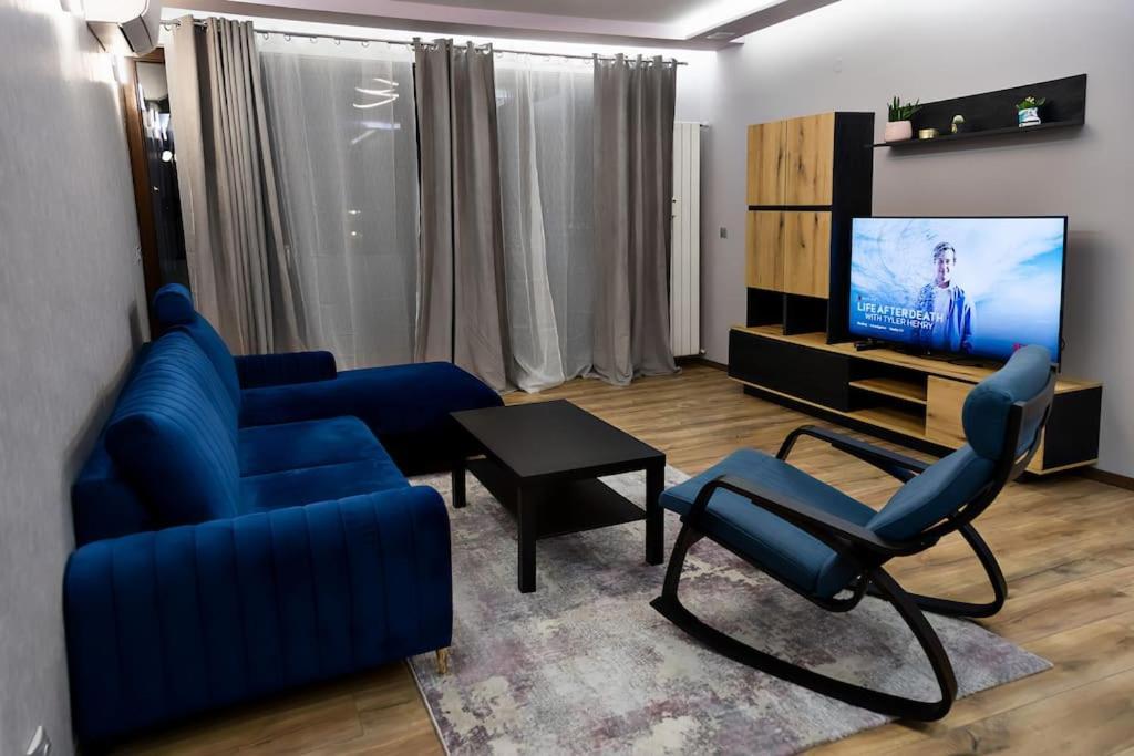 Very Spacious & Modern 3bed Near Airport & Centre Apartment *