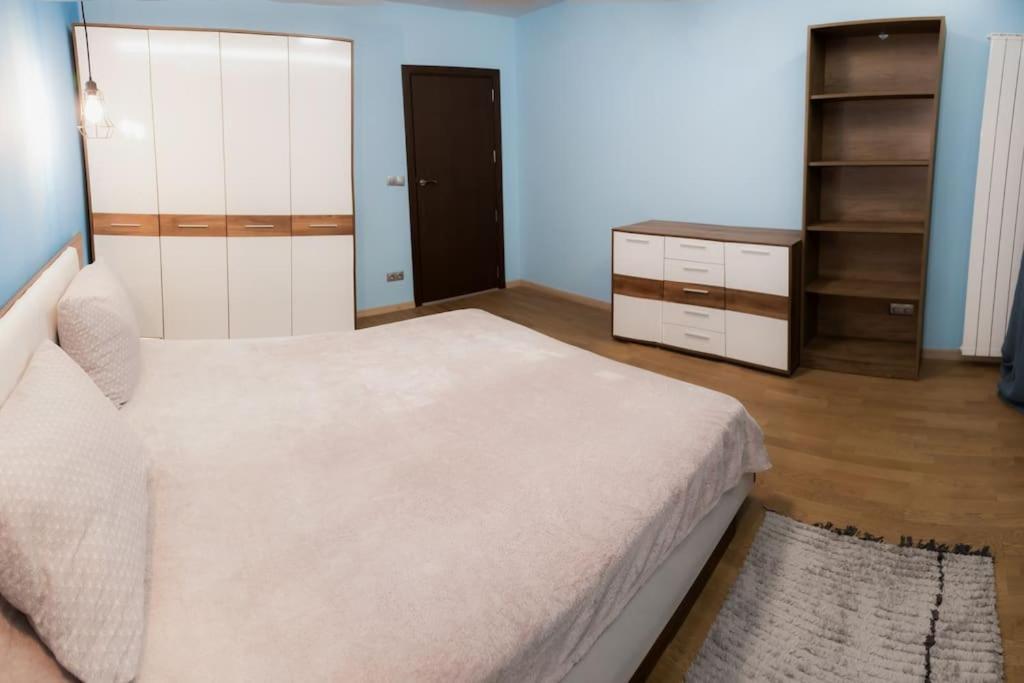 Apartment Very Spacious & Modern 3bed Near Airport & Centre